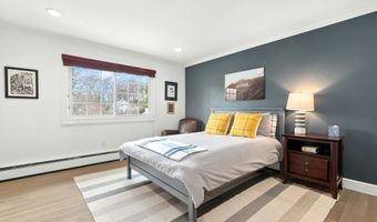 15 Queens Ln, Darien, CT 06820