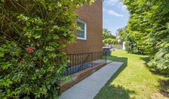 706 N CLEVELAND St, Arlington, VA 22201