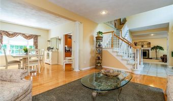 38 Mark Dr, Lincoln, RI 02865