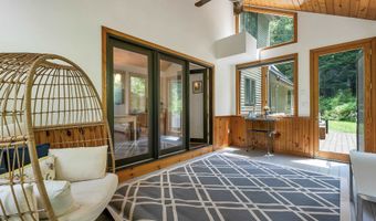 8 W Gate Dr, Bow, NH 03304