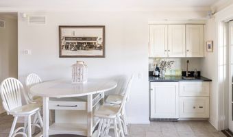 55 Seabreeze Ln, Amagansett, NY 11930