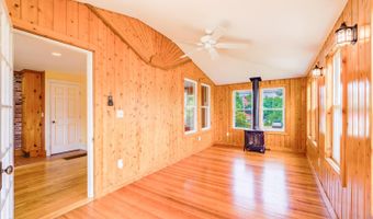 17 Main St, Albion, ME 04910