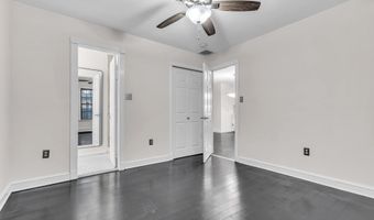 19 CENTER St, Barnegat, NJ 08005