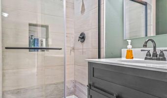 233 W 5th St, Adrian, MO 64720