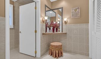 64 Harbor Inn Rd, Bayville, NJ 08721