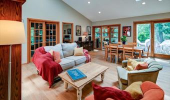 2877 Glacier Valley Rd, Fitchburg, WI 53711
