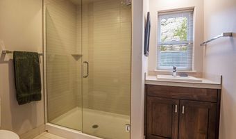 909 NW Delaware Ave, Bend, OR 97703