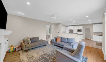 947 11th Ave SE, Altoona, IA 50009