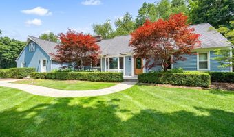 970 Cramton Ave NE, Ada, MI 49301