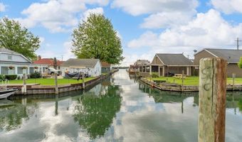 1748 Saint Clair River Dr, Algonac, MI 48001