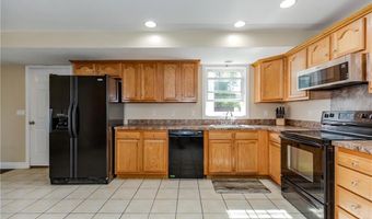 18 Willis St 18, Cranston, RI 02910