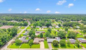 18 Rollins Pl, Atmore, AL 36502