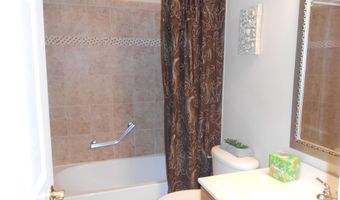4 HIDDEN LAKE Cir, Barnegat, NJ 08005