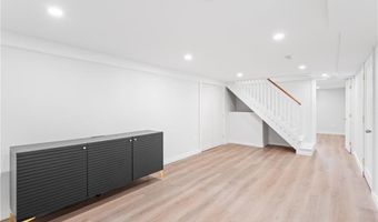 7 Carpenter Ave, Barrington, RI 02806