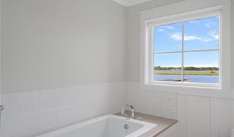 5 Hampden St, Barrington, RI 02806