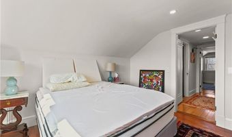 123 Beacon St, Middletown, RI 02842