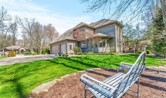 811 Park Harbour Dr, Youngstown, OH 44512