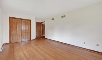 114 W SAVANNAH Dr, Bear, DE 19701