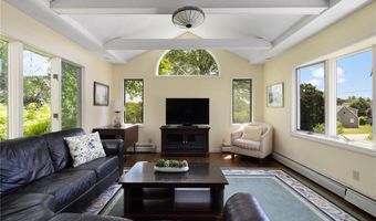 39 Highland Ave, Narragansett, RI 02882