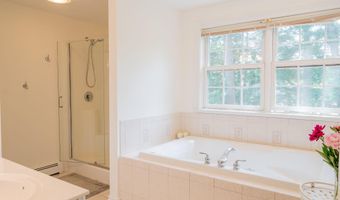 24 Surrey Ln, Falmouth, ME 04105