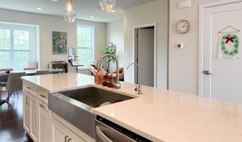 2856 RIDINGTON Rd, Ann Arbor, MI 48105