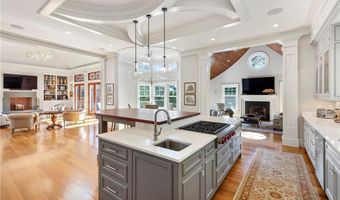 10 Ocean Lawn Ln, Newport, RI 02840