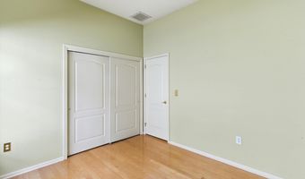 16 Greenways Ln, Lakewood, NJ 08701