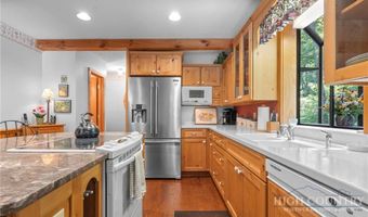221 White Oak Trl, Banner Elk, NC 28604