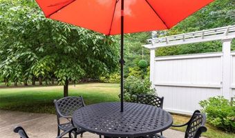 1 Mallard Cove Way, Barrington, RI 02806