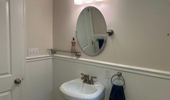 2660 GREENBRIAR Ln #B, Annapolis, MD 21401
