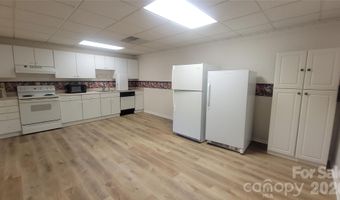 126 Hillcrest Dr, Barnardsville, NC 28709