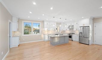 25 Scallop Shell Rd, Narragansett, RI 02882