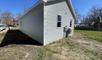 913 Pine Ave, Alma, MI 48801