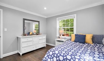 8605 ARDFOUR Ln, Annandale, VA 22003