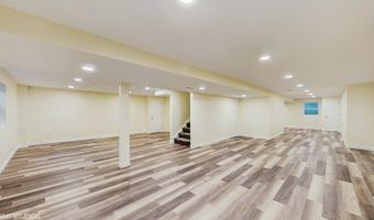 8 GEORGETOWN Ct, Algonquin, IL 60102