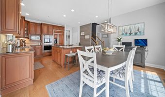 33 WATERTON Dr, Bear, DE 19701