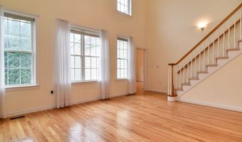 12 Braeburn Ln 12, Ashland, MA 01721