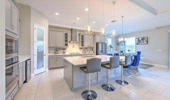 7401 PARADISO Dr, Apollo Beach, FL 33572