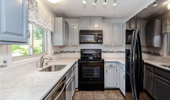 12 Twin Leaf Trl, Narragansett, RI 02874