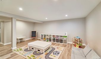 1093 Del Ebro Dr, Ballwin, MO 63011