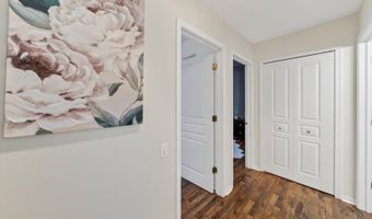 4001 Whitehall Ln, Algonquin, IL 60102