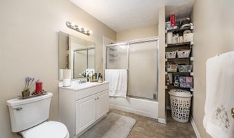 5209 Cook Ave, Blue Ash, OH 45242