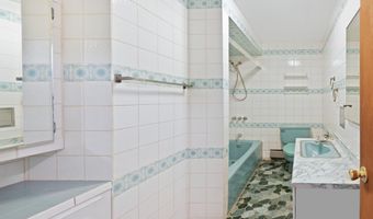 71 W 17TH St, Bayonne, NJ 07002
