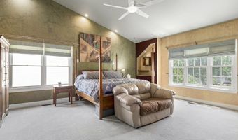 2320 Barrett Dr, Algonquin, IL 60102