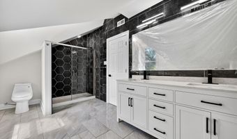 452 GREEN Ln, Philadelphia, PA 19128