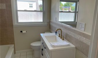 29 TACOMA St, Cranston, RI 02920