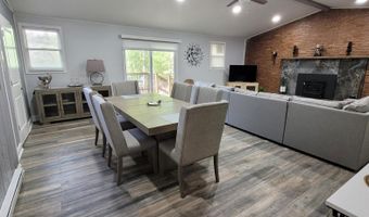 7 Holiday Ct, Albrightsville, PA 18210