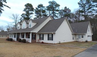 923 PARKWAY Dr, White Hall, AR 71602