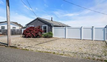 209 Fernwood Dr, Bayville, NJ 08721