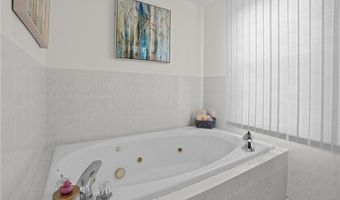 112 County Rd, Barrington, RI 02806